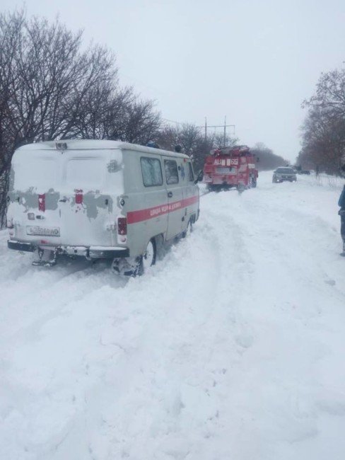 В связи с плохими погодными условиями спасатели Днепропетровщины продолжают оказывать помощь водителям - рис. 3