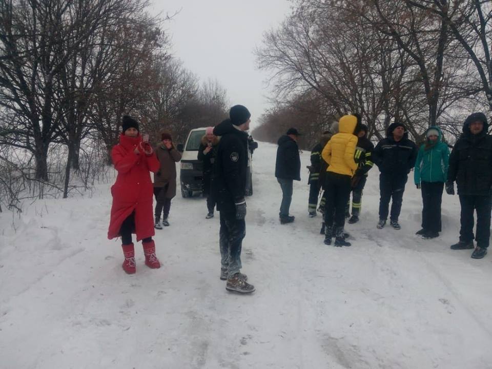 В связи с плохими погодными условиями спасатели Днепропетровщины продолжают оказывать помощь водителям - рис. 10