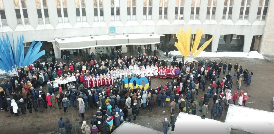 В Днепре состоялся патриотический флешмоб ко Дню Соборности Украины - рис. 5