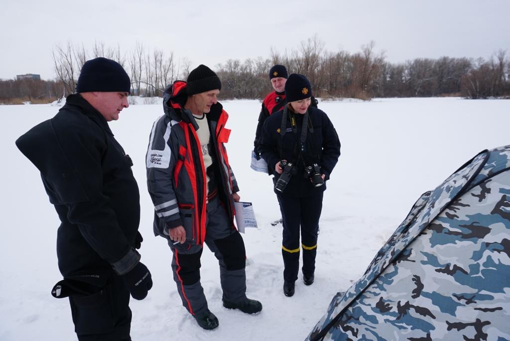 Днепровские спасатели проверили места зимней рыбалки - рис. 2