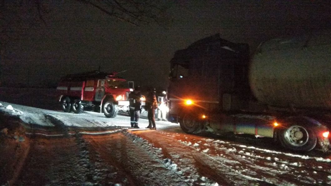 За ночь из снежного плена спасатели освободили 24 автомобиля - рис. 4