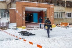 В Днепре на жилмассиве Красный Камень с балкона многоэтажки выпала девушка - рис. 22