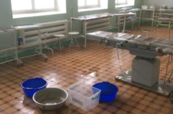 В больнице Желтых Вод потоп: ведра, тряпки и тазики (фото) - рис. 2
