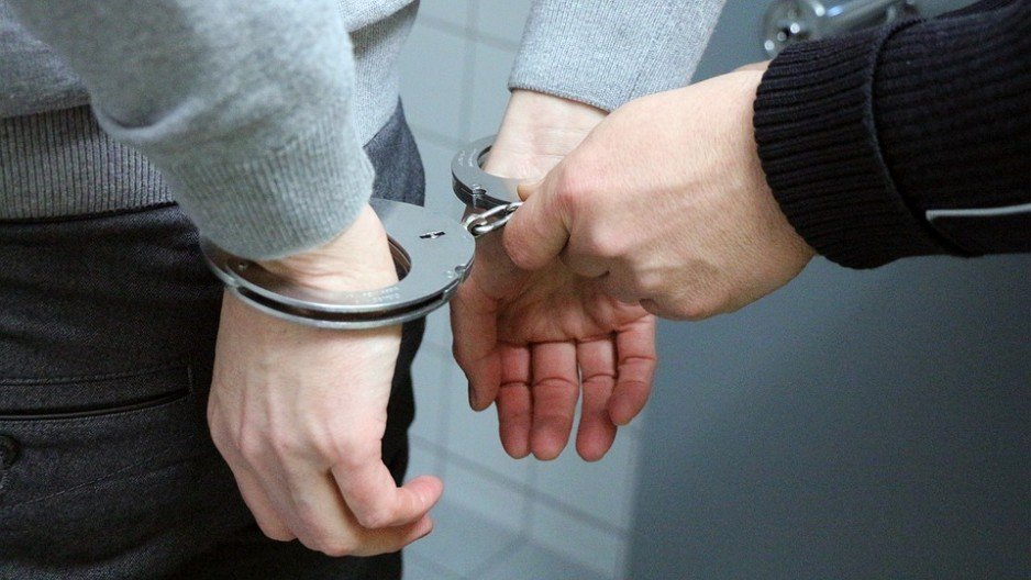 В Днепропетровской области посадили мужчину за попытку убить полицейского - рис. 1