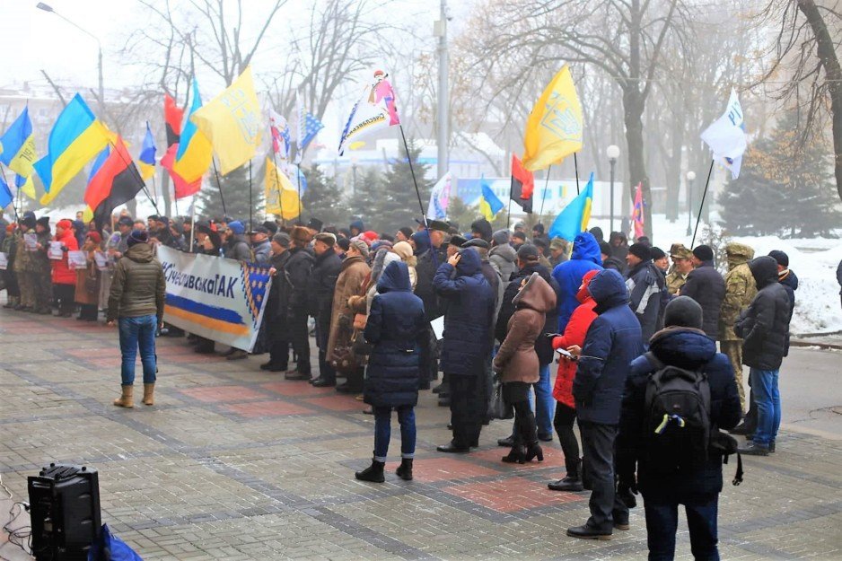 В Днепре проходит митинг в поддержку переименования Днепропетровской области - рис. 1