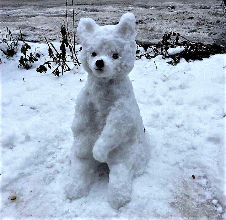 В Днепре появились оригинальные снежные скульптуры - рис. 5