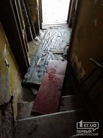 В Кривом Роге жители создали мост, чтобы обойти фекалии - рис. 4