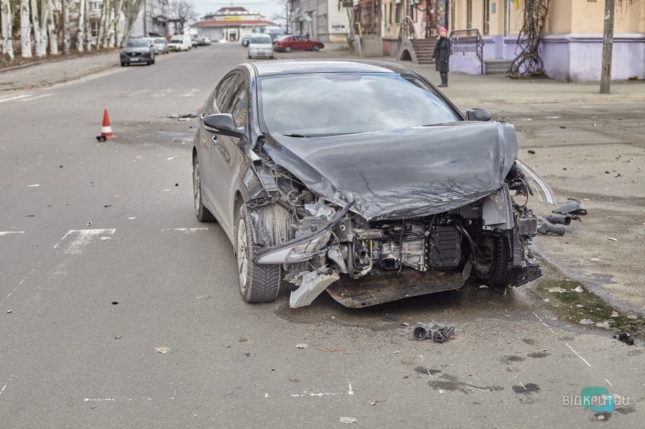 ДТП в центре Днепра: водитель Hyundai протаранила Chevrolet - рис. 4