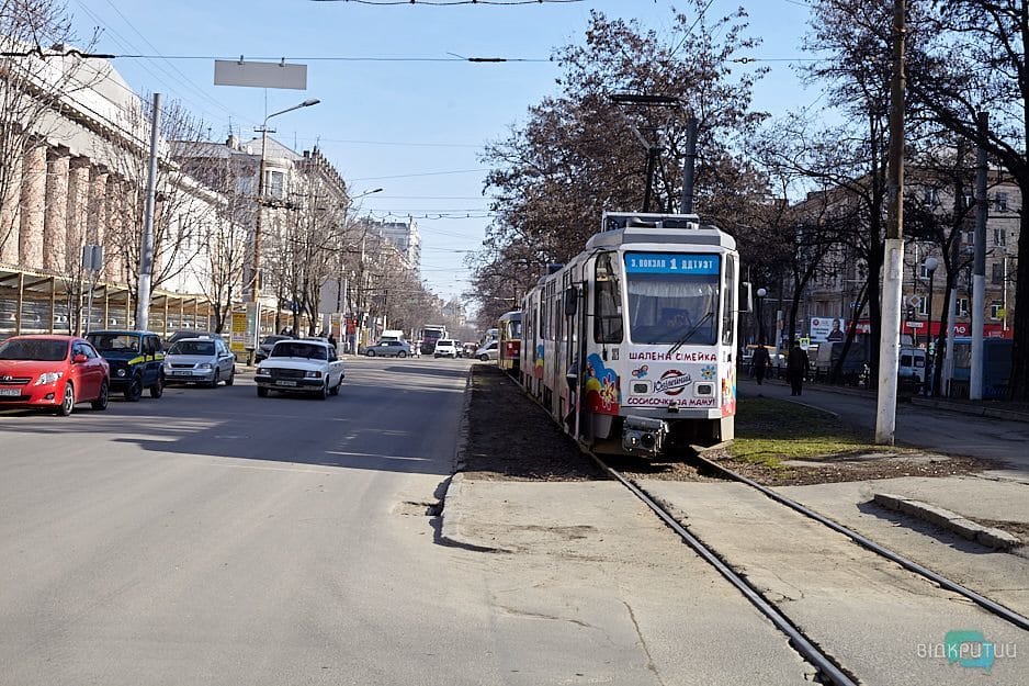 ДТП в Днепре возле вокзала: движение первого трамвая парализовано - рис. 1