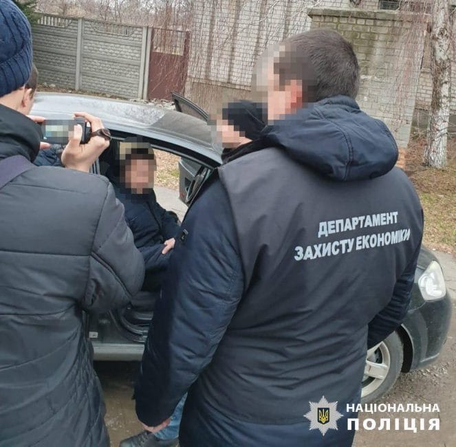 В Днепропетровской области чиновник попался на взятке - рис. 3