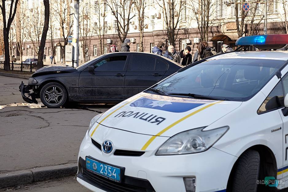 ДТП в Днепре возле вокзала: движение первого трамвая парализовано - рис. 3