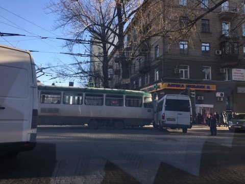 В Днепре на проспекте Гагарина образовалась пробка из-за трамвая - рис. 8