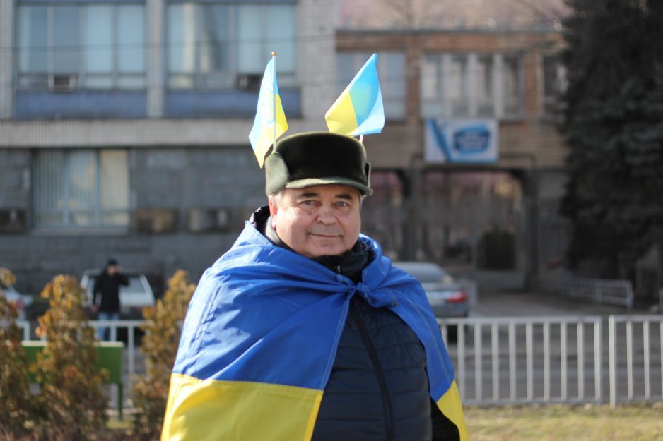 В Днепре возле флагштока прошла акция в поддержку военнопленных украинских моряков - рис. 2