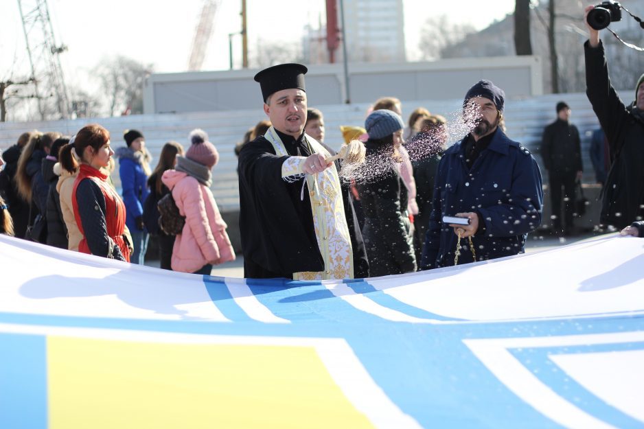В Днепре возле флагштока прошла акция в поддержку военнопленных украинских моряков - рис. 4