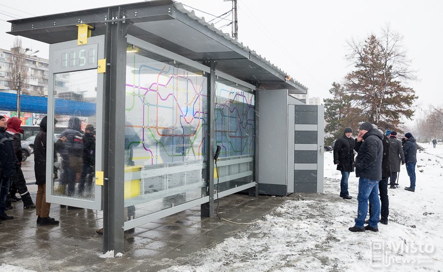 Жители Приднепровска требуют обустроить остановки общественного транспорта - рис. 1