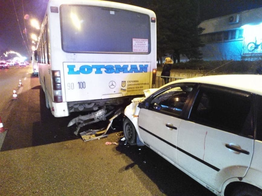 В Днепре возле «Нашей Правды» Ford протаранил пассажирский автобус - рис. 14