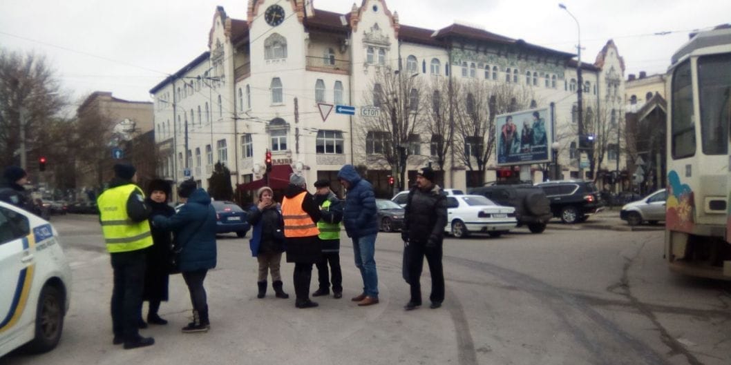 В центре Днепра трамвай сбил женщину - рис. 12