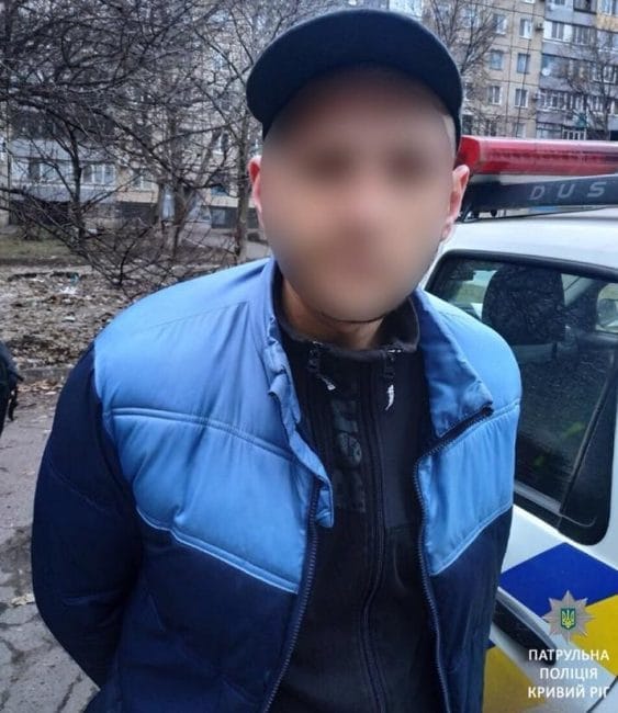 В Кривом Роге задержали мужчину, который ограбил девушку на глазах у полиции - рис. 2