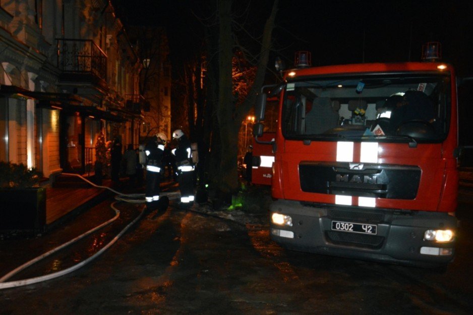 В центре Днепра сгорело кафе: есть пострадавшие - рис. 1