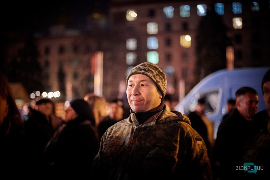 В центре Днепра провели патриотический флешмоб «Герои не умирают» - рис. 30