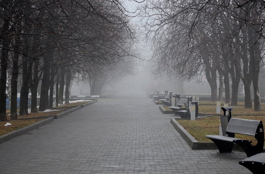 Днепр в тумане: каким было утро на набережной - рис. 1