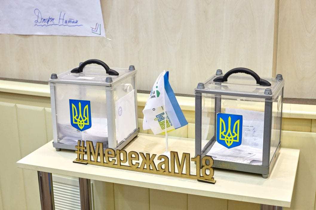 В Днепре школьники выбирали Президента Украины - рис. 4