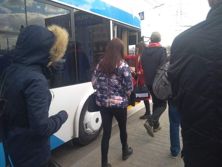 В Днепре из-за обрыва проводов парализовано движение троллейбусов маршрута № 2 - рис. 3