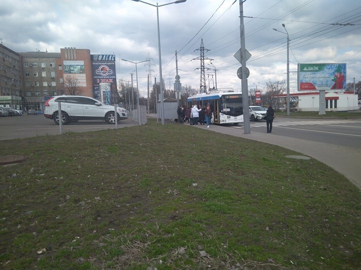 В Днепре из-за обрыва проводов парализовано движение троллейбусов маршрута № 2 - рис. 4