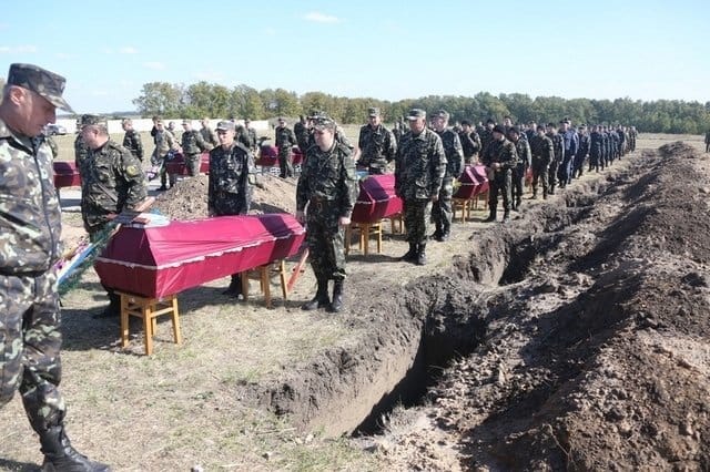В Днепре на Краснопольском кладбище похоронят воина, который погиб на Донбассе - рис. 16
