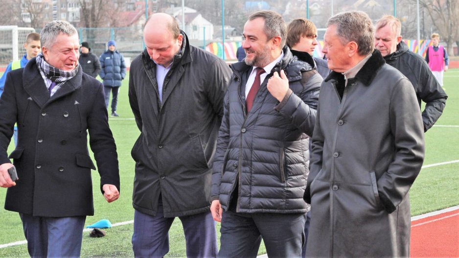 В Днепре легенды украинского футбола посетили новый стадион - рис. 8