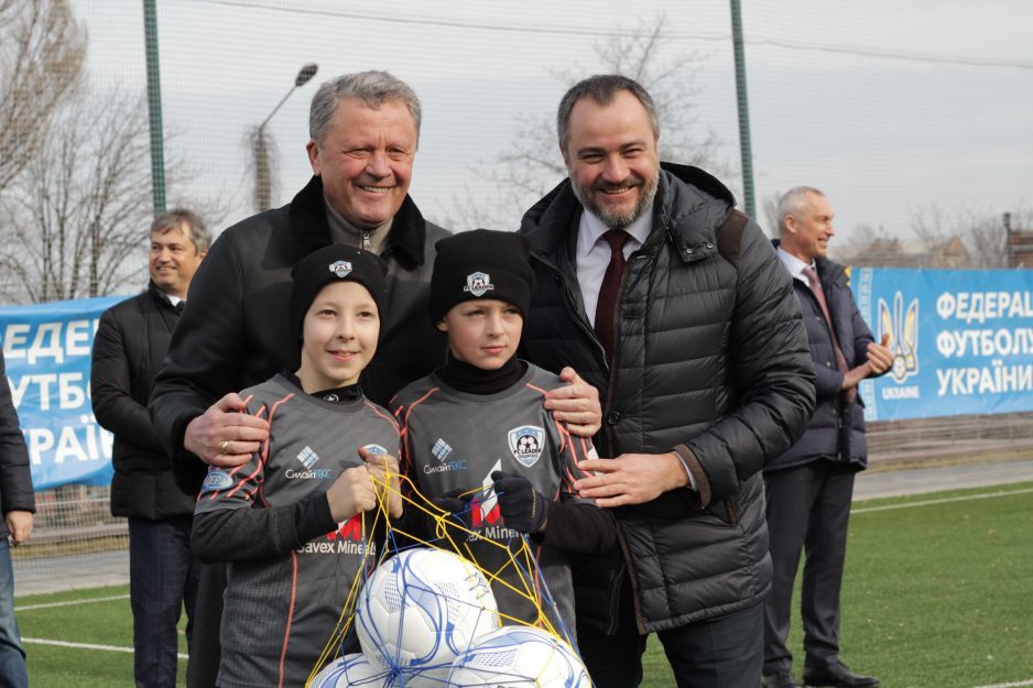В Днепре легенды украинского футбола посетили новый стадион - рис. 10