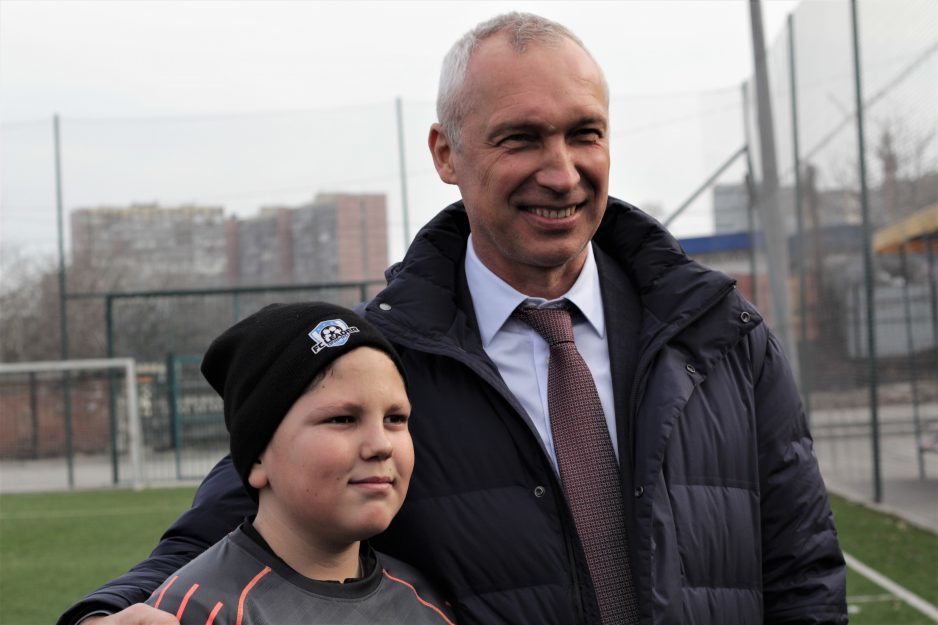 В Днепре легенды украинского футбола посетили новый стадион - рис. 6