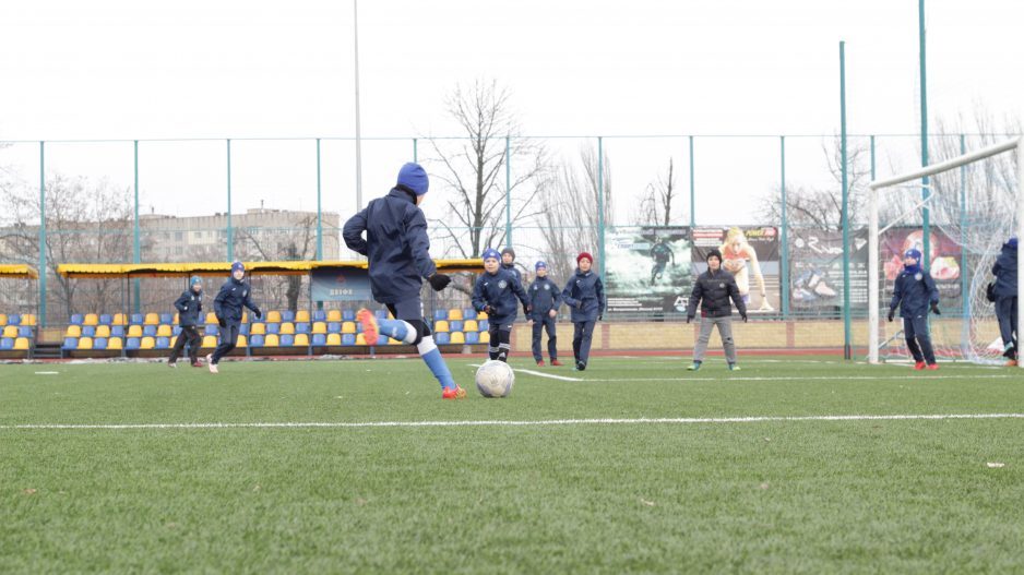 В Днепре легенды украинского футбола посетили новый стадион - рис. 3