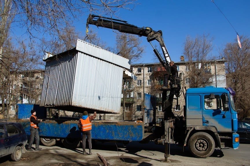 В Днепре демонтировали киоск, который неизвестные установили на проезжей части - рис. 4