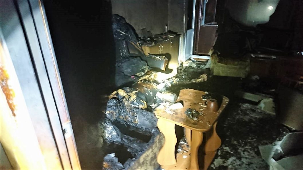В Никополе горел жилой дом: погибла женщина - рис. 1