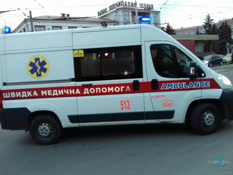 В Днепре возле ДК «Ильича» грузовик протаранил две иномарки: есть пострадавшие - рис. 9