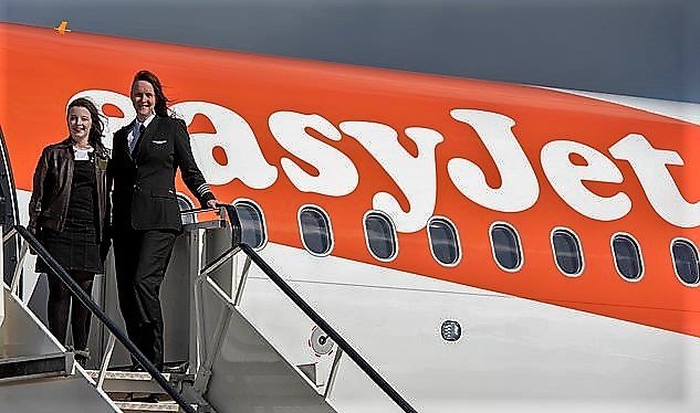 Британка стала самой юной девушкой-пилотом в мире - рис. 3