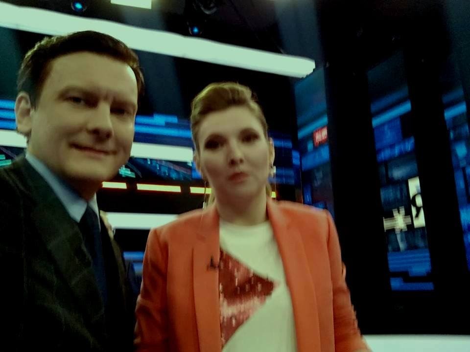 Депутат из Днепра поучаствовал в ток-шоу на телеканале «Россия-1» и сделал селфи со Скабеевой - рис. 1