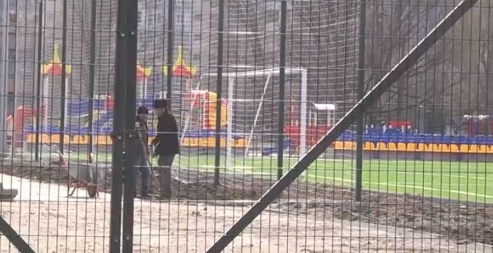 У Кам'янському побудували стадіон для дитячої футбольної школи - рис. 11