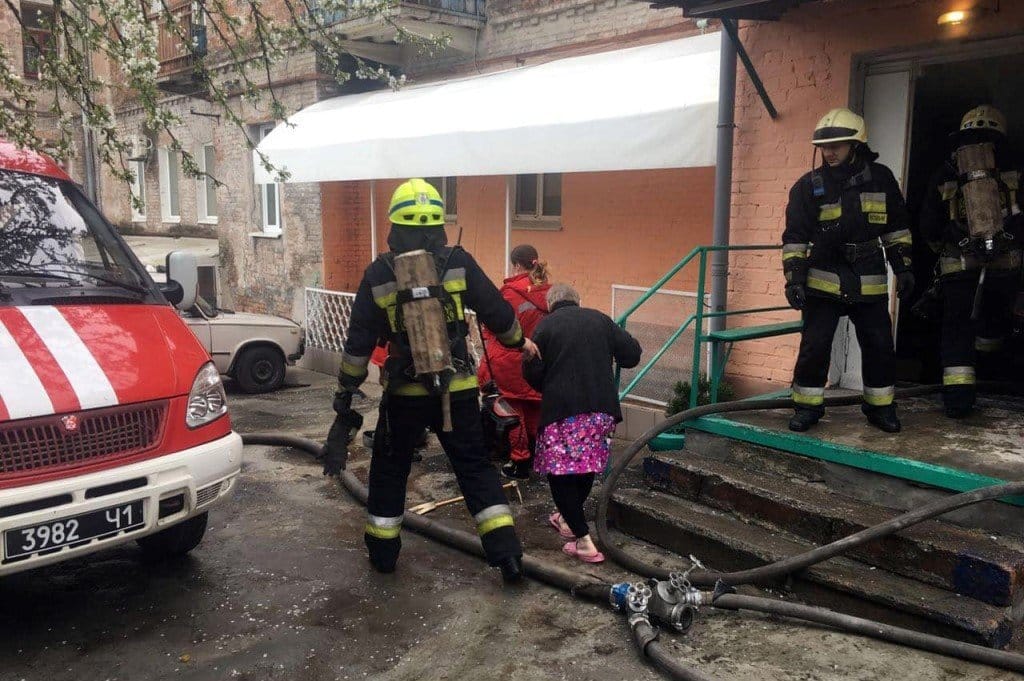 В Днепре пожарные спасли двух женщин - рис. 3