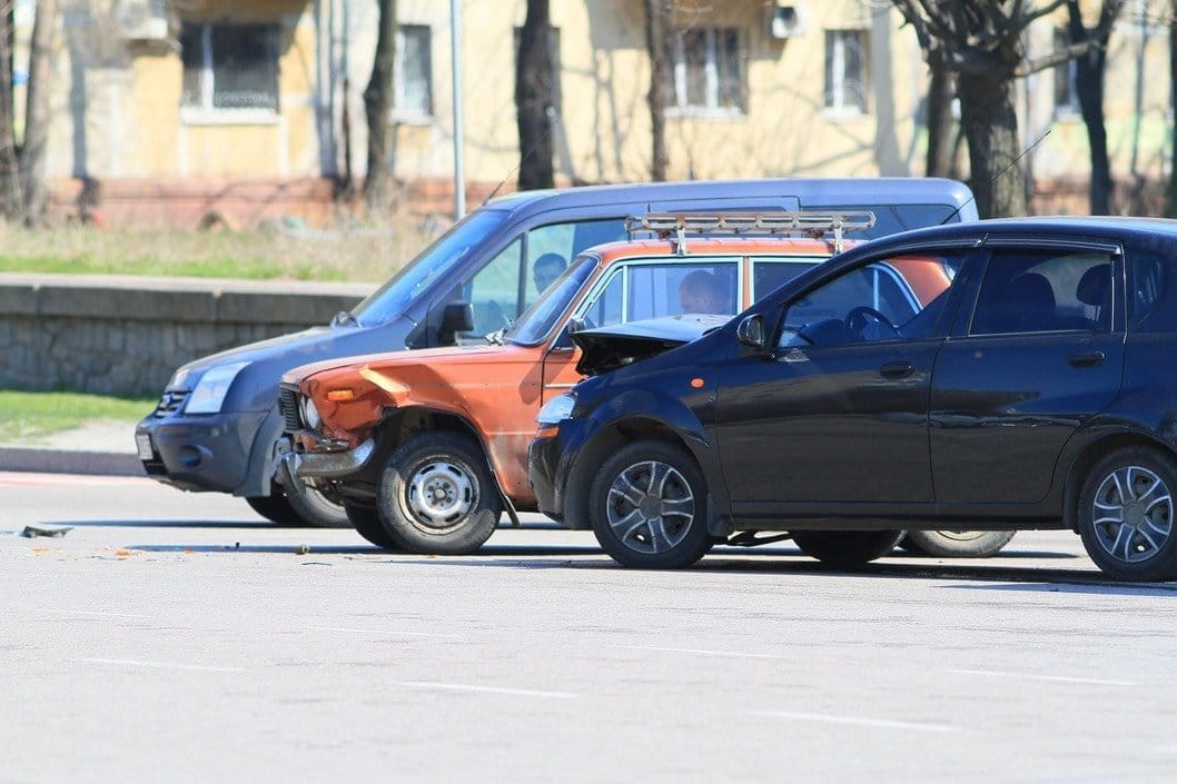 В Днепре возле «Даффи» столкнулись ВАЗ и Chevrolet - рис. 11