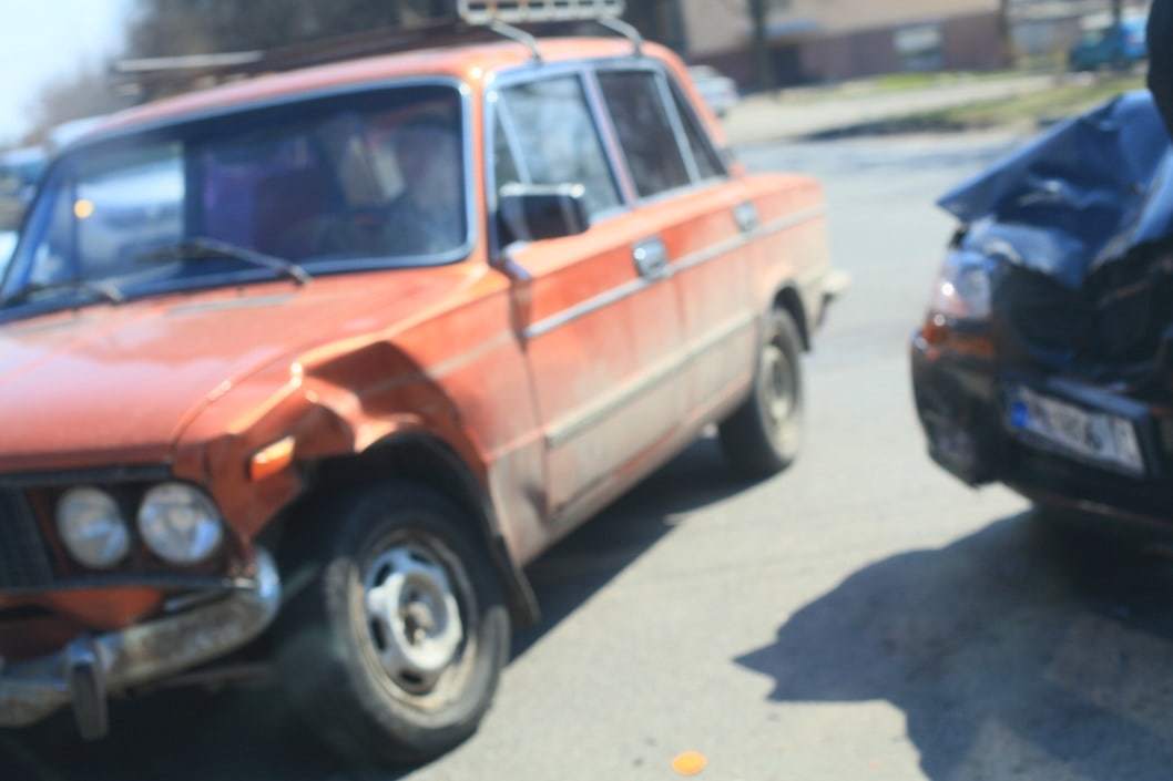 В Днепре возле «Даффи» столкнулись ВАЗ и Chevrolet - рис. 6