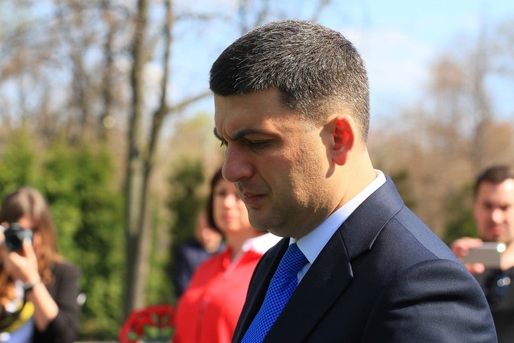 В Днепре премьер Гройсман вспомнил о погибших на Донбассе - рис. 17