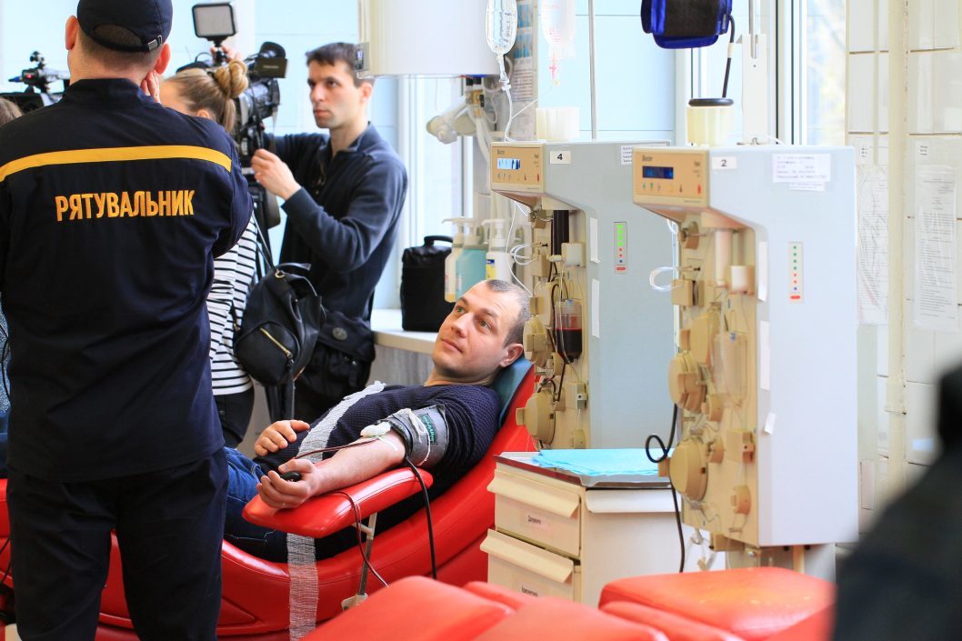 У Дніпрі рятувальники здали кров для своїх поранених колег - рис. 2