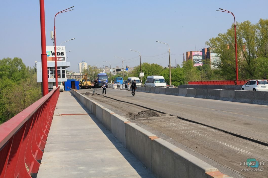В Днепре на Новом мосту появилась велодорожка и пешеходная зона - рис. 3