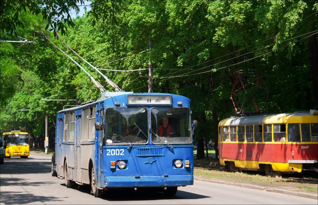 В Днепре трамваи и троллейбусы на Пасху будут работать круглосуточно - рис. 1