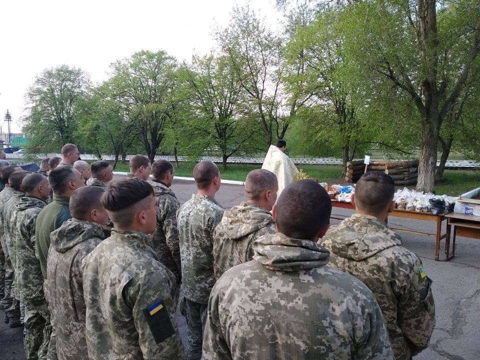 На передовой провели пасхальное богослужение для военнослужащих из Днепра - рис. 6