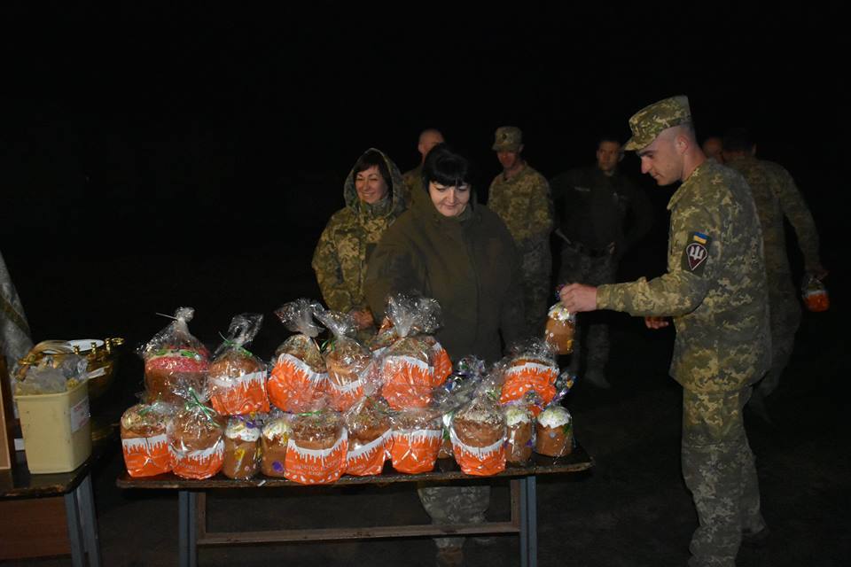 На передовой провели пасхальное богослужение для военнослужащих из Днепра - рис. 2