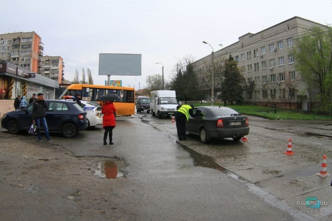 В Приднепровске ребенок попал под колеса автомобиля - рис. 2