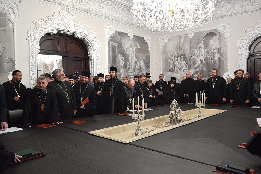 Спасатели в Днепре учили священников пользоваться огнетушителями - рис. 4